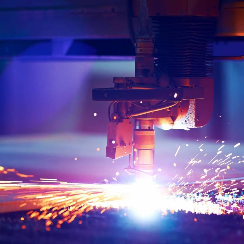 Cutting metal with plasma laser